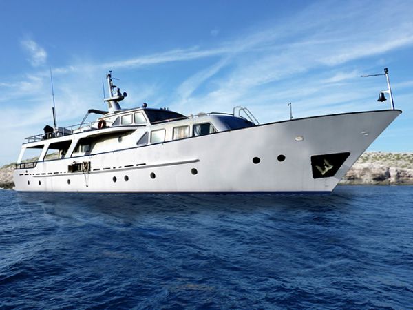 diving yacht